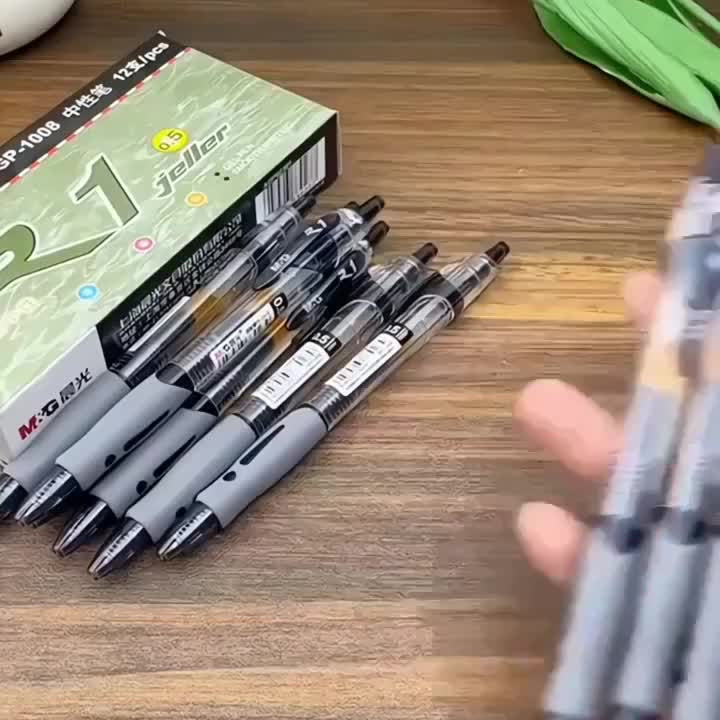 Black push-button ballpoint pen, similar to the student exam pen, simple black and red push-button fountain pen/ballpoint pen/signature pen.