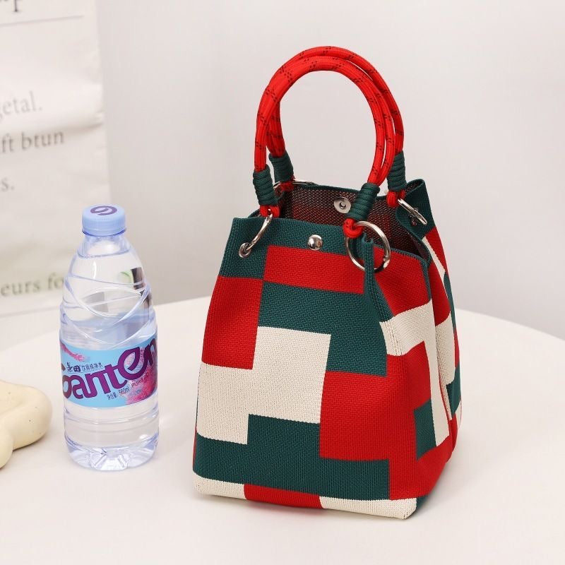 Mini knitted handbag for women, lightweight and convenient for carrying small items, suitable for everyday work or commuting.